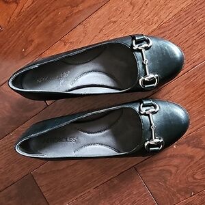 Aerosoles Womens Sz 8 Black Slip on With 1.5" Wedge Heel EUC